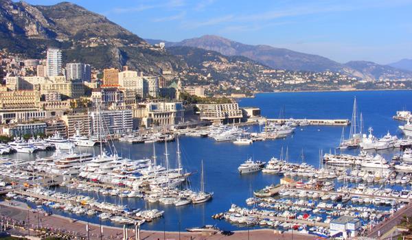palatul princiar. Resedinta Printului de Monaco, construita in 1191 ca fortareaza genoveza, a fost luata de familia Grimaldi in 1297. Plecare spre Nisa. Sosire si tur panoramic de oras cu autocarul.