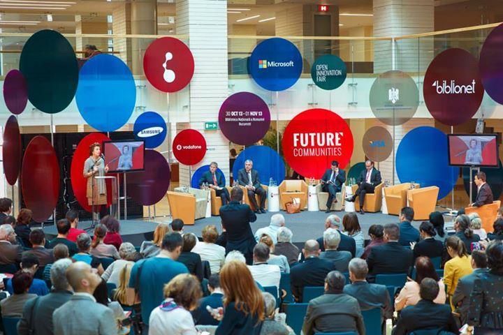 Doamna Neelie Kroes, vicepreşedinta Comisiei Europene şi comisar european pentru Agenda Digitală pe scena Future Communities, în prima zi a conferinței, la Biblioteca Națională a