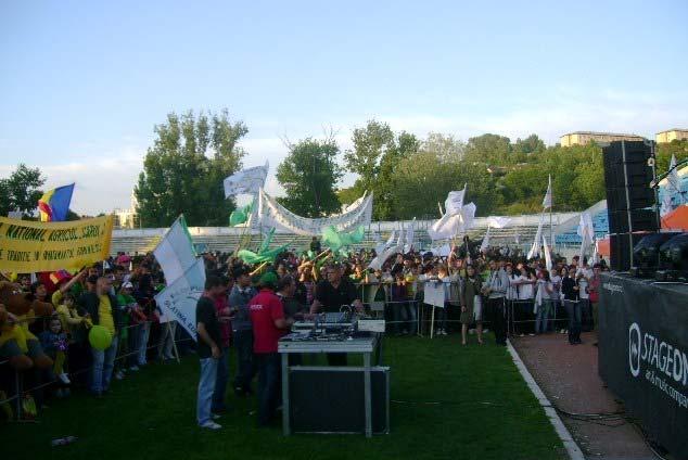 Concurenţi şi susţinători la primul spectacol al olimpiadei din 2009 Pe data de 30 mai 2009, făcând o retrospectivă a ediţiilor precedente, se estimează