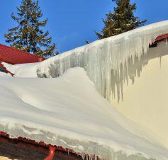 Iarna, când zăpada nvadează orce zonă dn Româna, o canttate mare de zăpadă poate cădea pe acoperș, ar o parte dn aceasta, se poate transforma în gheață.