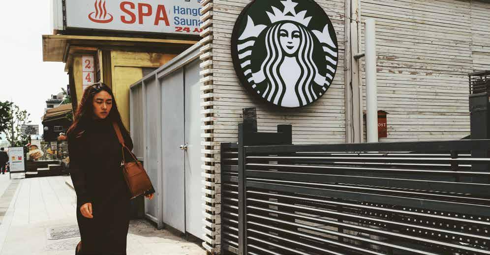 coffee stage Dominanța Starbucks se adâncește în Coreea Starbucks își consolidează poziția de lider în industria cafelei din Coreea, analiștii de piață au declarat recent în Korea Times.