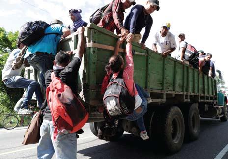 CAMIOANELE, PREFERATE DE MIGRANŢI PENTRU A TRECE GRANIŢA Din Mexic până în România şi din Macedonia în Turcia, mii de oameni, care fug de sărăcie şi război, se ascund în camioane pentru a ajunge în