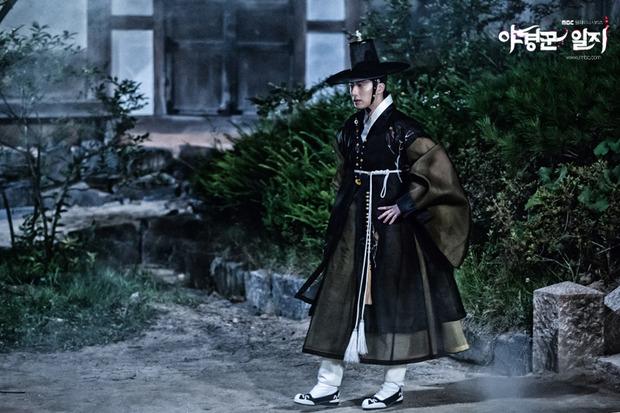 Il- woo îl va interpreta pe prin?ul Lee Rin, un personaj interesant, elegant, cu o înf??i?are fermec?toare, care are totul: bani?i faim?.?i-a petrecut copil?