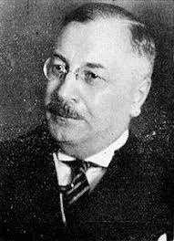 STEFAN CIOBANU În timpul studenţiei la Kiev a fondat societatea culturală Deşteptarea. Abia în 1917 poate să revină în Basarabia, unde se ocupă de dezvoltarea învăţământului în limba română.
