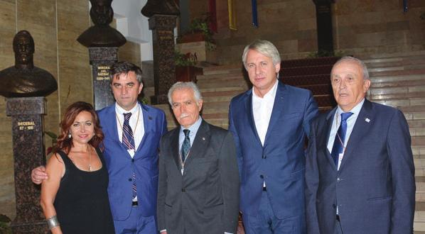 reprezentanţi din Guvernul României, printre care şi ministrul Finanţelor, Eugen Teodorovici, dar şi numeroşi oficiali şi oameni de afaceri italieni.