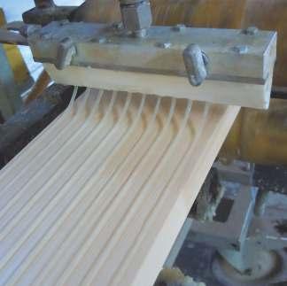 Producător specializat de lemn lamelar încleiat Lemn Lamelar Încleiat Visual Quality cu grosimea lamelei de 20-28 mm ce scoate în evidenţă caracteristicile naturale ale lemnului si respectă cerinţele