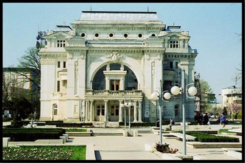 14) Teatrul Mr. Gh. Pastia, Focsani Monumentul istoric a fost construit din initiativa mr. Gh. Pastia, urmas al unei familii instarite din Focsani, care doneaza suma de 300.