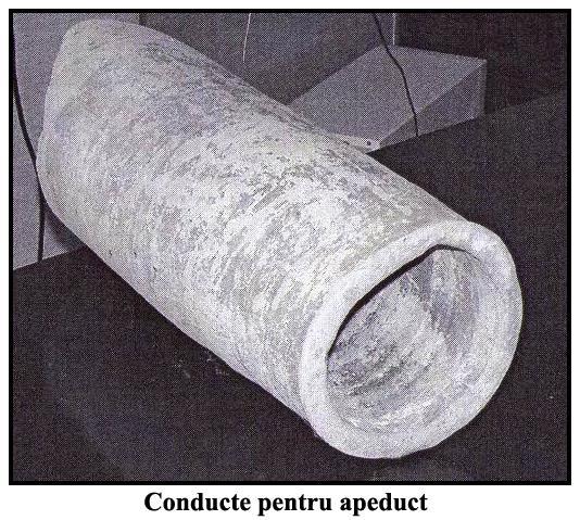 Cercetarea în perimetrul Castrului, realizată în 1978, a găsit tuburi de ceramică lungi de 43 cm, cu diametrul de 16,5m. Conducta permitea un debit maxim de cca 20 litri pe secundă.