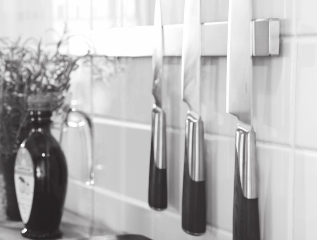 Viața de zi cu zi solicită la maximum cuţitele de bucătărie. Cu un design aparte, cuțitele SLITBARasigură calitatea fiecărui detaliu. Noi garantăm funcționalitatea cuţitelor SLITBARtimp de 25 ani.