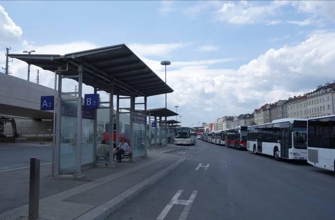 practică în acest sens îl constituie noua gară centrală din Viena (a se vedea imaginile de mai jos), a cărei configuraţie include terminale pentru toate tipurile de transport urban.