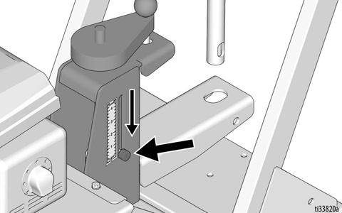 Instalarea 3. Modele non-dcs: Rotiți maneta de cuplare a capului de disc în poziție verticală pentru a elibera articulația inferioară din cadrul interior. 5.