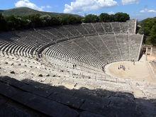 -stadionul : loc public destinat intrecerilor sportive si olimpiadelor -biblioteca 2. Arhitecura romana Romanii au introdus materiale noi ca cimentul.