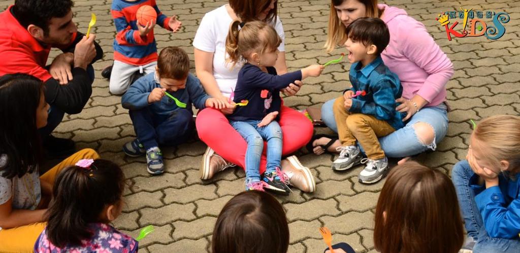 11 Click aici pentru un scurt material video 7. Lobby & advocacy În România sunt 57,000 de copii asupra cărora a fost instituită o măsură de protecție.