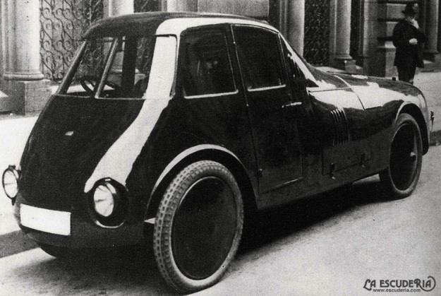 În anul 1921, Aurel Perşu reuşeşte să construiască primul vehicul aerodinamic din lume, cu roţile integrate în caroserie.