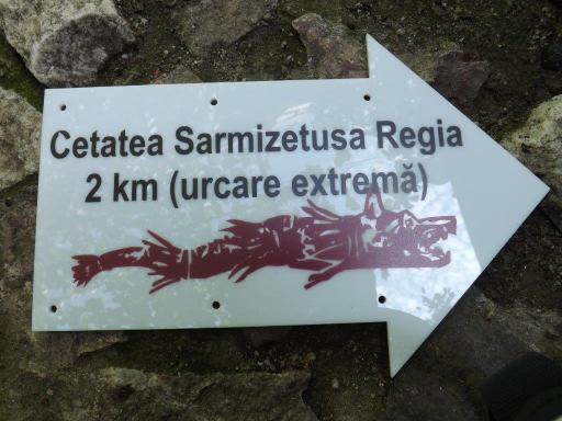 Descrierea traseului de semimaraton (traseul este inclus în traseul de maraton) aproximativ 24 km km 0 Poarta din Costești - Startul se va da de la ieșirea din Costești, lângă Centrul de Agrement