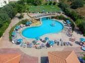 Loca ie: Hotelul este localizat la periferia ora ului Limassol la 50 de metri de plajă.