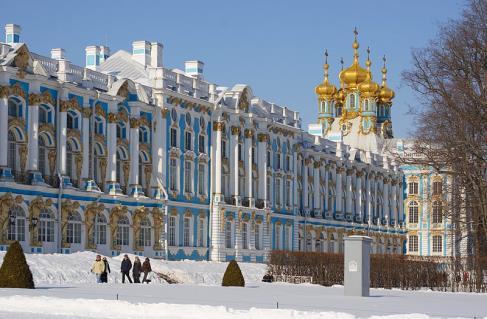 parcuri ale fostei resedinte ale tarilor rusi, unde veti simti atmosfera stilului vietii regale si intreaga sa maretie.