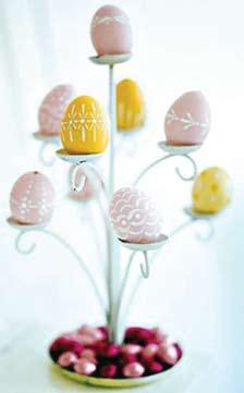 [Toată mulţimea de simboluri de Paşti iepuraşi, mieluţi, ouă pot fi folosite ca obiecte decorative.