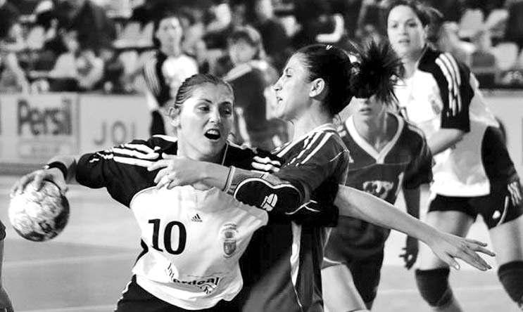 Victorie în urma unui final tensionat U Jolidon Cluj a cîºtigat partida de pe teren propriu cu Dunãrea Brãila cu scorul de 28-26, meci contînd pentru etapa a V-a a Ligii Naþionale feminine de handbal.