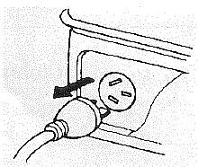 Incarcare acumulator auto Echipamentul este prevazut cu o priza de 12 V (4) pentru incarcarea acumulatorilor auto.