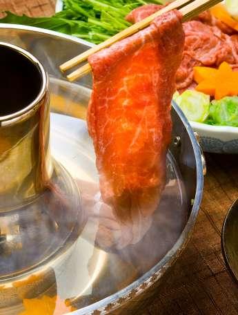 Especialidades Shabu Shabu $1,100.00 Platillo tradicional Japonesa, como un fondue oriental. Fondue de caldo con carne, verduras y tofu en su mesa. Se sirve con dos tipos de salsa. Sukiyaki $1,100.