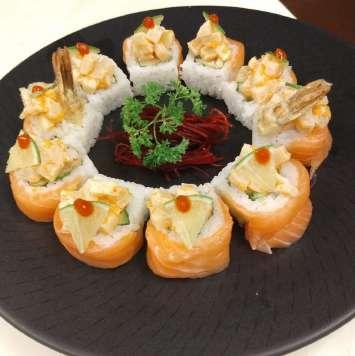 teriyaki,togarashi y arare *Togarashi: chile Japonés *Arare:Perlas de arroz Aguacate,pepino y camarón