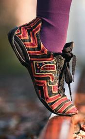 Istoric vorbind, tocurile au fost folosite pentru a induce senzația de putere, încă de acum sute de ani, când șefii de triburi purtau picioroange la ceremonii, pentru a avea înălțimea adecvată