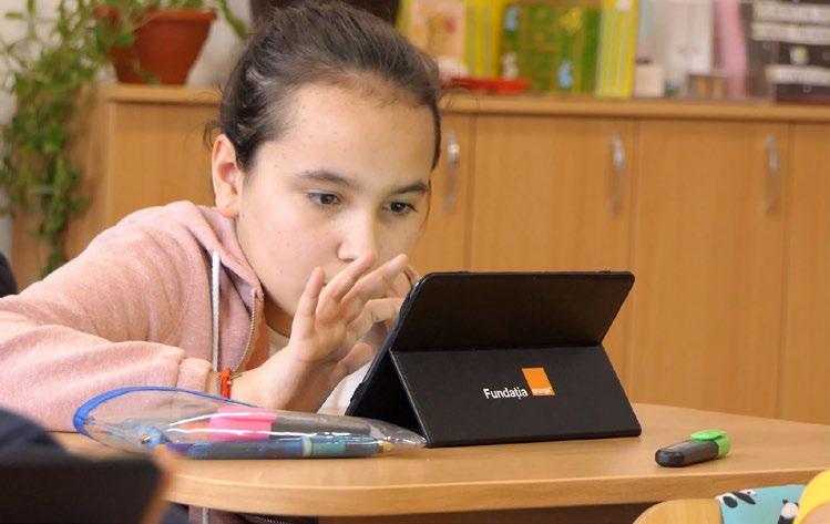Școlile Digitaliada Cele 50 de școli din mediul rural incluse în program beneficiază de laboratoare digitale complet echipate cu peste 1.900 de tablete și alte 120 de echipamente IT.