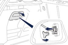 Informaţii practice Înlocuirea becurilor de stop şi semnalizatoarele de direcţie Aceste becuri se schimbă din interiorul portbagajului: F deschideţi portbagajul, F îndepărtaţi grila de