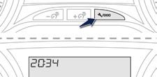 Verificarea funcţionării vehiculului Reglare data si ora Ecran senzitiv Tablou de bord LCD Apăsaţi MENU pentru afişarea