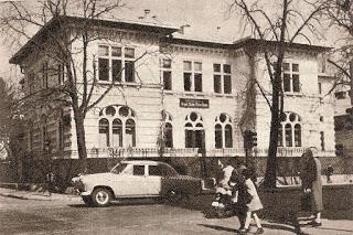 Chimizarea Petrolului şi Gazelor 1975 Facultatea a fost transferată la Institutul de Petrol