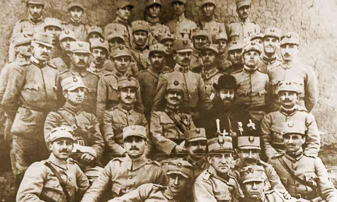 Identitate Corpul de comandă al Regimentului 2 Romanați împreună cu preotul căpitan Aristide Popescu Preoți eroi în lupta pentru Marea Unire Participarea României la Primul Război Mondial a avut un