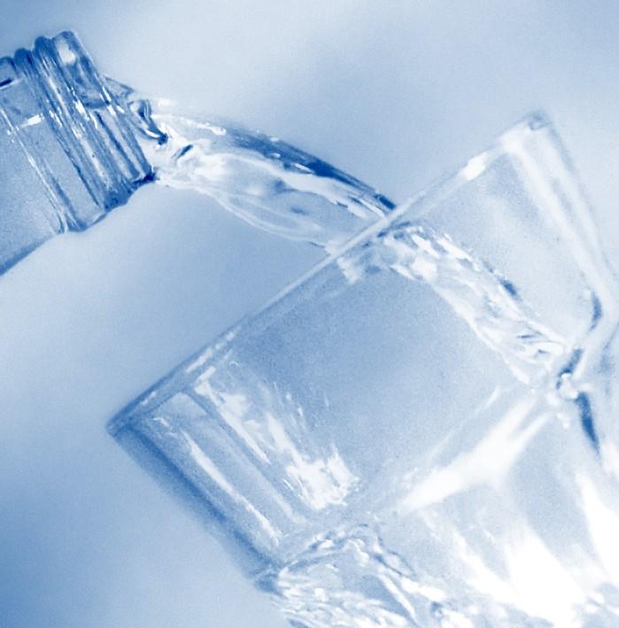 Cel puţin 1,5 litri de apă aceasta este regula generală pentru cantitatea zilnică necesară. O cură de băut apă folosind un anume tip de apă minerală, prezintă oricum cerinţe speciale.