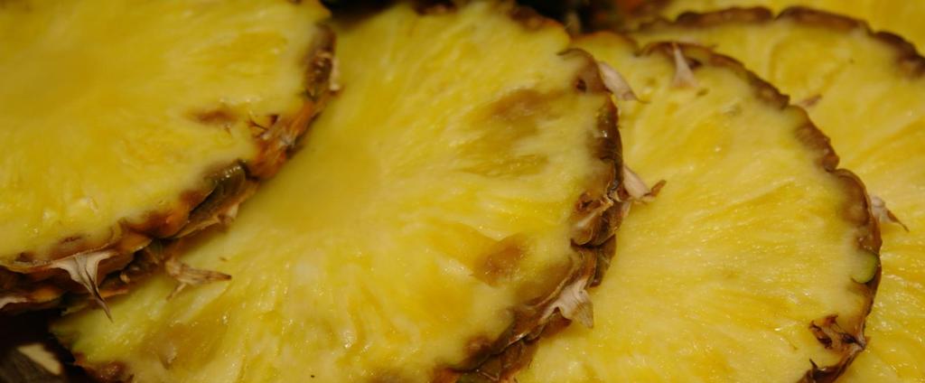 Cand putem introduce ananasul in meniu? Ananasul nu este un alergen cunoscut, insa este foarte acid, deci nu este recomandat bebelusilor foarte mici.
