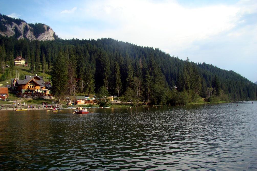 Lacurile naturale Lacurile de baraj natural - Lacul Roşu pe râul Bicaz (în 1837) -