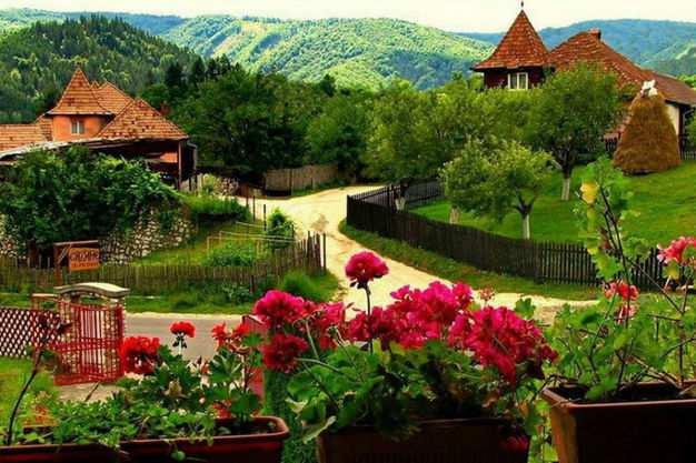 Cele mai frumoase sate din România, pe care trebuie să le vizitezi Nu trebuie să ieşi din România ca să găseşti peisajele rustice superbe din Elveţia sau Franţa, le avem şi noi.