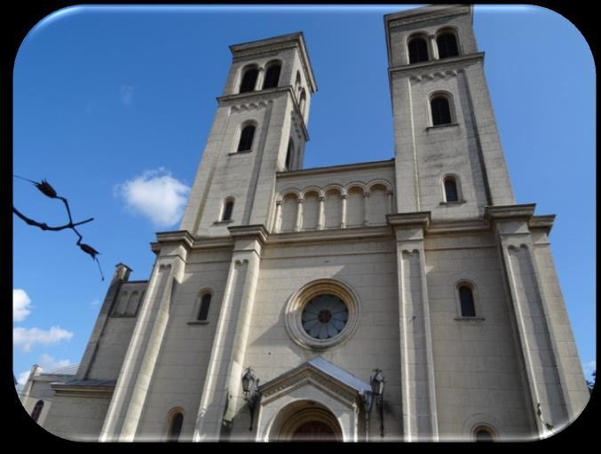 sculptorului Pietro Bazanti. În incinta bisericii se găsește și o capelă dedicată Sfintei Fecioare de la Lourdes.