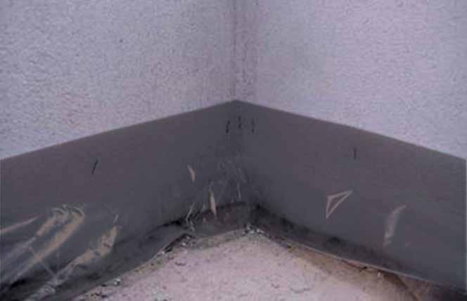 REALIZAREA STRATULUI SUPORT Pentru realizarea pantelor la balcoane şi terase cât şi a pardoselilor pe strat de separaţie la garaje şi subsoluri se poate utiliza Baumit Beton - Beton predozat