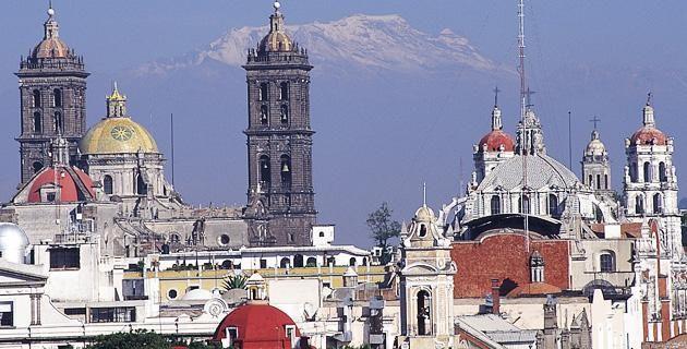 de las Tres Culturas, un amestec unic intre cultura azteca, spaniola si cea contemporana mexicana si Bazilica Fecioarei din Guadalupe, sfanta patroana a Mexicului, celebru loc de pelerinaj pentru