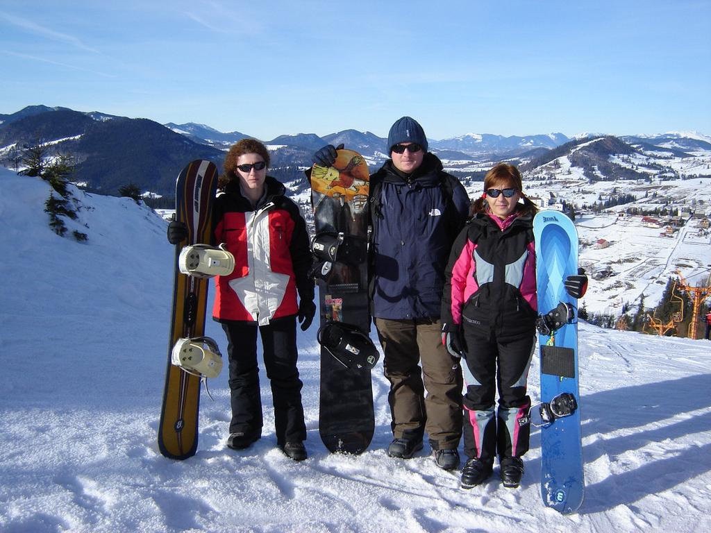 Program sugerat: snowboard pe partia de la Piatra Fantanele (20 min cu