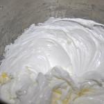 Crema Swiss Buttercream Meringue Ingrediente 85 grame albusuri 130 grame zahar 170