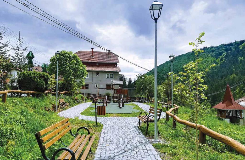 PROIECTE Băile Tușnad mizează pe spații verzi pentru a atrage mai mulți turiști Cel mai mic oraș din România este și una dintre cele mai vizitate stațiuni balneoclimaterice de la noi.