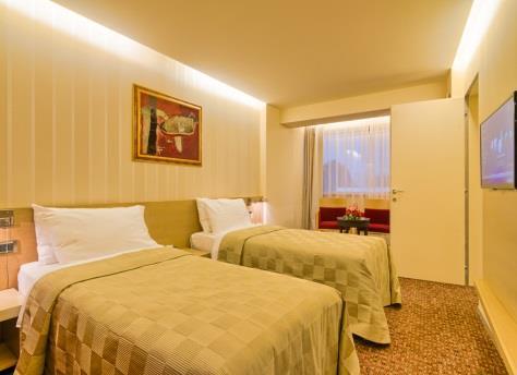 CAZARE Spiru Hotel *** vă întâmpină într-o atmosferă caldă, oferind condiţii deosebite de confort la preţuri accesibile.