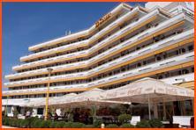 Hotel Condor **** - Mamaia Amplasat în centrul stațiunii Mamaia, acest hotel este situat între Lacul Siutghiol şi plaja de nisip, la 50 M de plaja, zona Cazino.