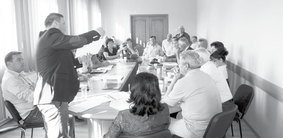 Opinia de Ungheni mai, 2014, numărul 3 7 Edilul Victor Prodan a explicat detaliile proiectelor iniţiate în Consiliul Local Dl.