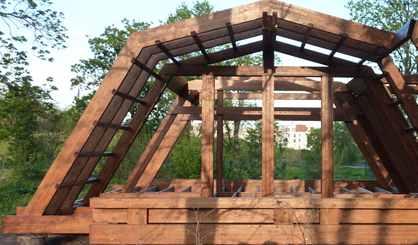 Detalii tehnice 1. Structura de rezistenţă Structura de rezistenţă a caselor Soleta zeroenergy este fabricată numai din lemn lamelar.