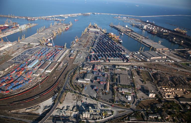 primul port pentru acet tip de marfă în Europa Cel mai mare terminal de containere de la Marea Neagră Cel mai adânc port din Marea Neagră - adâncime operațională de până la