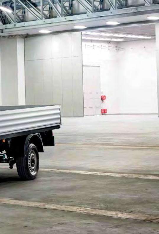 Crafter autoșasiu cu platformă oferă de asemenea spațiu suficient pentru doi europaleți și alte mărfuri voluminoase sau echipament greu.