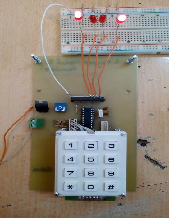 Imagine: vizualizarea LED-urilor CIRCUIT-5: Utilizați schema de circuit revizuită de mai sus. Titlul circuitului: Programul afișează valoarea tastei apăsate pe LED-urile conectate la PortA.
